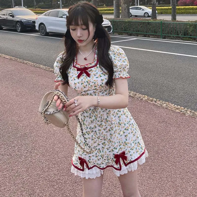 Kawaii Lolita Dress Korean Sweet Puff Short Sleeve French Retro Gentle 2021 Summer New Square Collar Floral Lace Dresses Female
Kawaii Lolita Dress Korean Sweet Puff Short Sleeve French Retro Gentle 2021 Summer New Square Collar Floral Lace Dresses Female