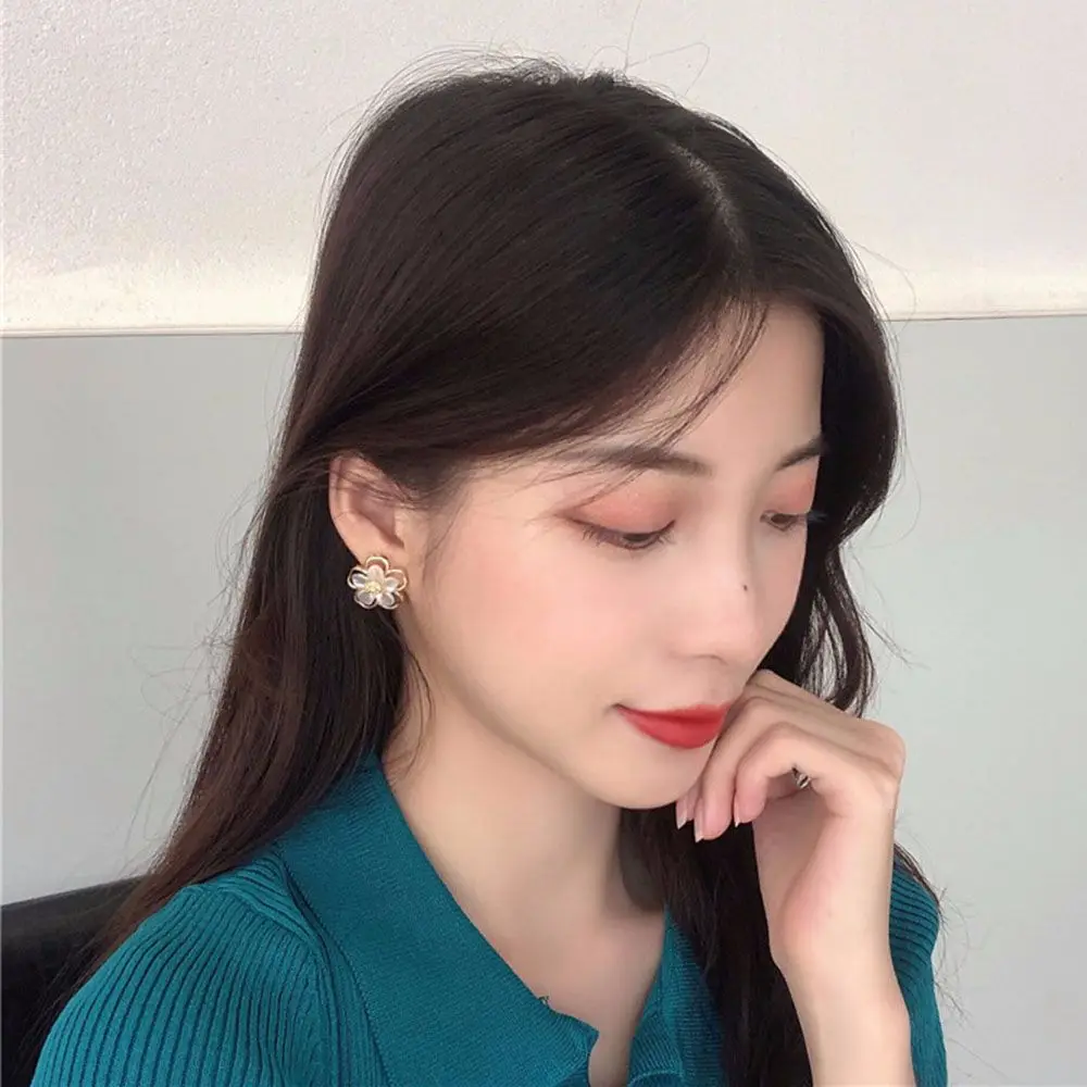Fashion Simple Flower Stud Earrings Temperament Matt Metal Trendy Statement Earrings for Girls Gift Jewelry
Fashion Simple Flower Stud Earrings Temperament Matt Metal Trendy Statement Earrings for Girls Gift Jewelry