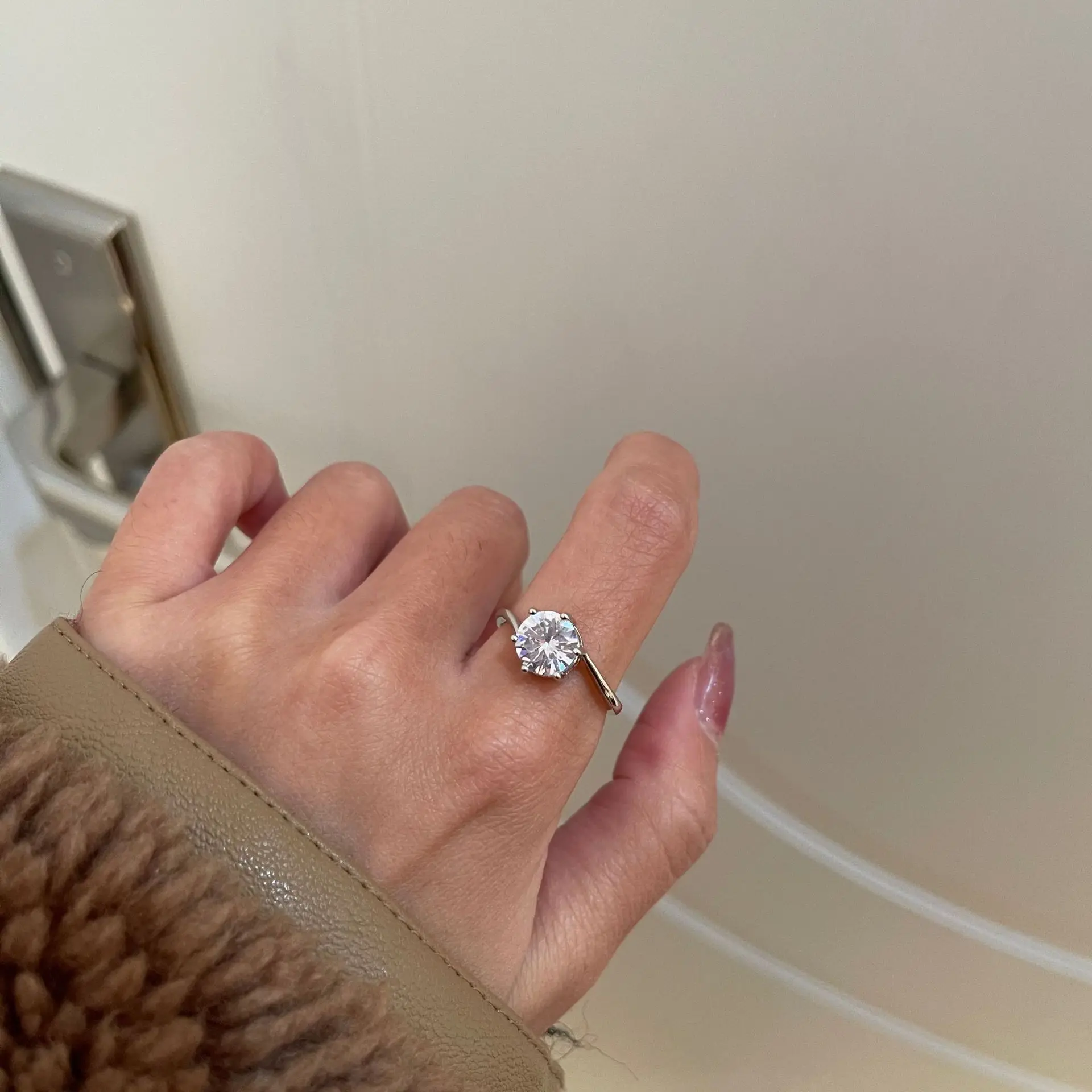 KACOSHOW Korean Fashion Zircon Adjustable Rings Female Temperament Delicate Ring Versatile Shiny Party Jewelry Gift 2021
KACOSHOW Korean Fashion Zircon Adjustable Rings Female Temperament Delicate Ring Versatile Shiny Party Jewelry Gift 2021