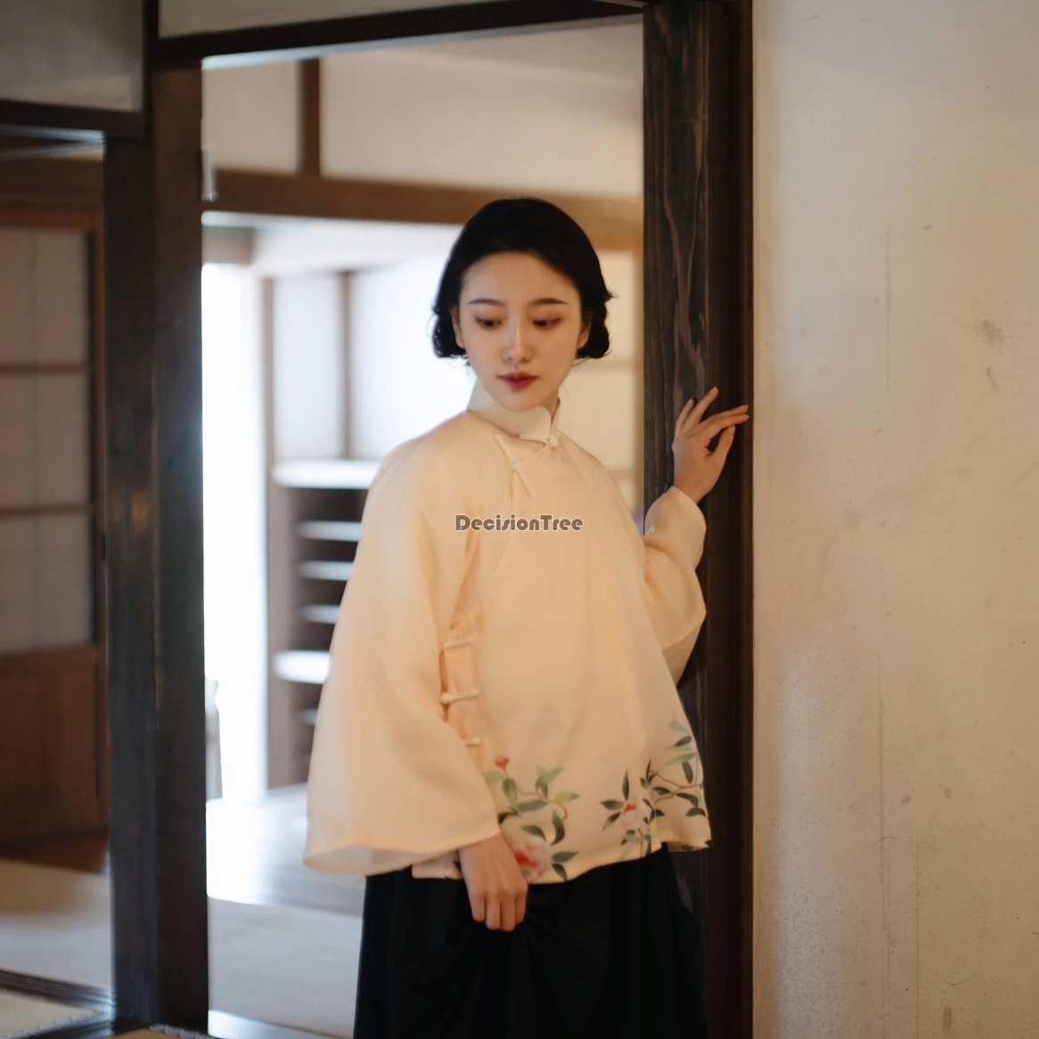 2022 chinese top oriental style cheongsam top women elegant vintage hanfu tangsuit qipao top blouse chinese traditional blouse
2022 chinese top oriental style cheongsam top women elegant vintage hanfu tangsuit qipao top blouse chinese traditional blouse