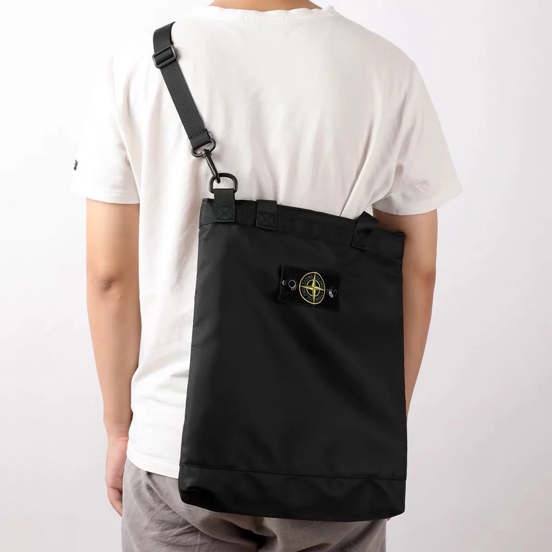Stone island 2021 New Armband Waterproof Function Portable diagonal Bag 29*37*5CM| ST014
Stone island 2021 New Armband Waterproof Function Portable diagonal Bag 29*37*5CM| ST014