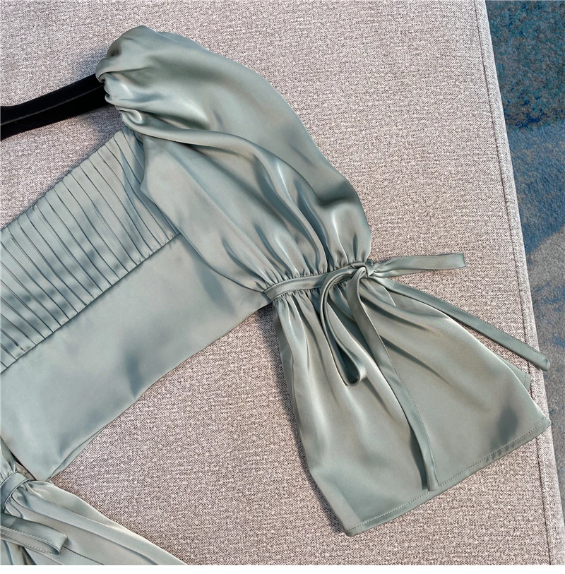 Vintage Bow Flare Sleeve Pearlescent Satin Pullover Top Women's 2021 Summer New Square Collar Slim Short Shirt for Ladies
Vintage Bow Flare Sleeve Pearlescent Satin Pullover Top Women's 2021 Summer New Square Collar Slim Short Shirt for Ladies