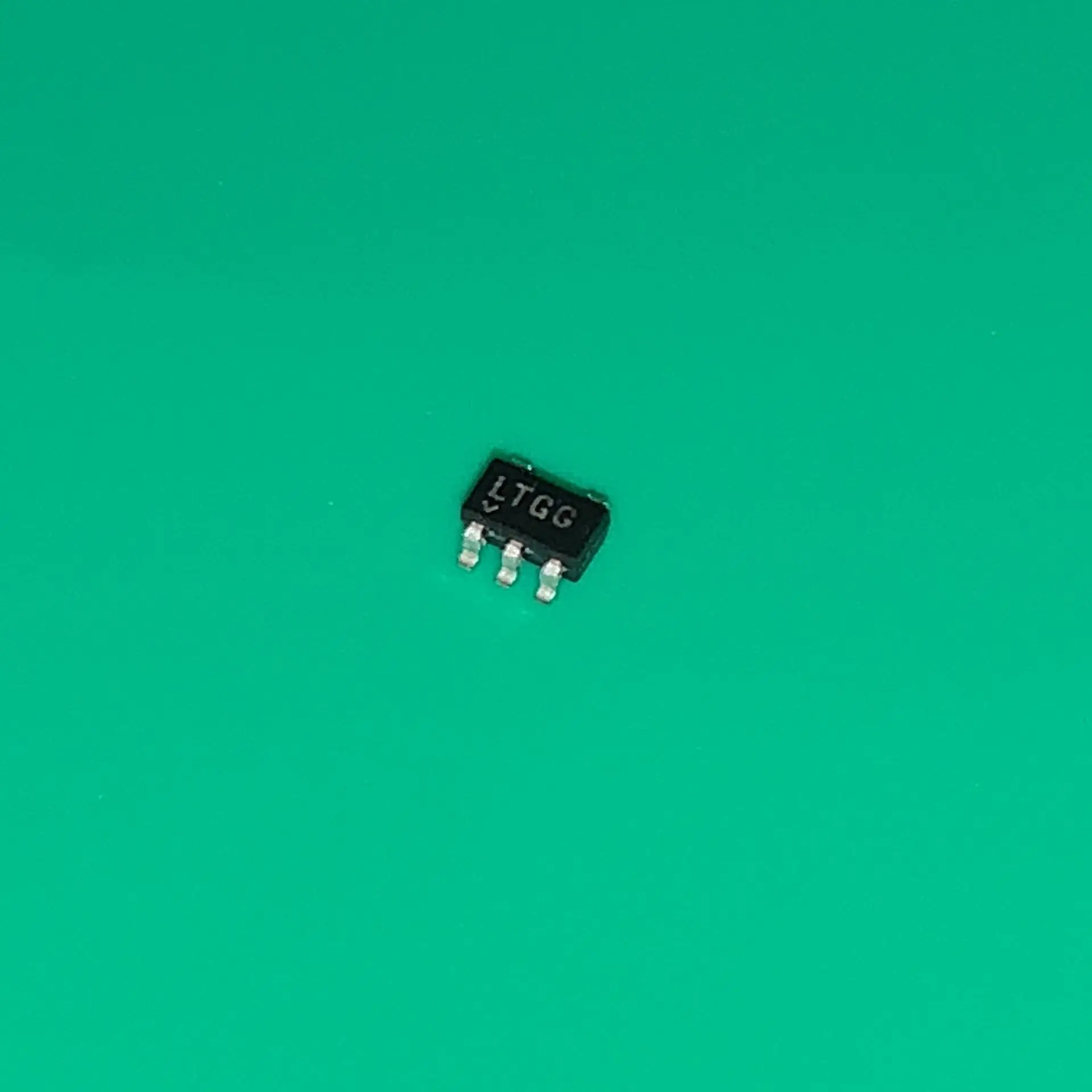 3 шт./лот LT1761IS5-5 # PBF 1761 ltgg SOT23 IC REG LINEAR 5V 100MA TSOT23-5 |