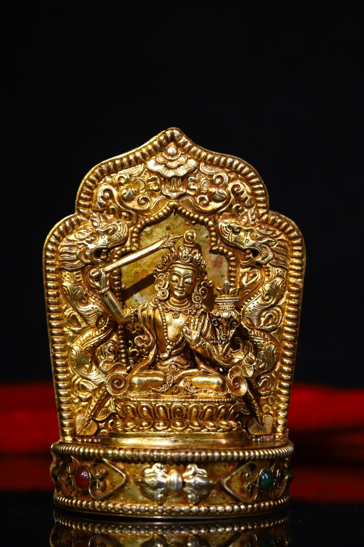 4" Tibet Buddhism Old Tibetan silver Gilt Tracing gem Manjusri Take the sword Guanyin Bodhisattva Amulet Enshrine the Buddha
4" Tibet Buddhism Old Tibetan silver Gilt Tracing gem Manjusri Take the sword Guanyin Bodhisattva Amulet Enshrine the Buddha