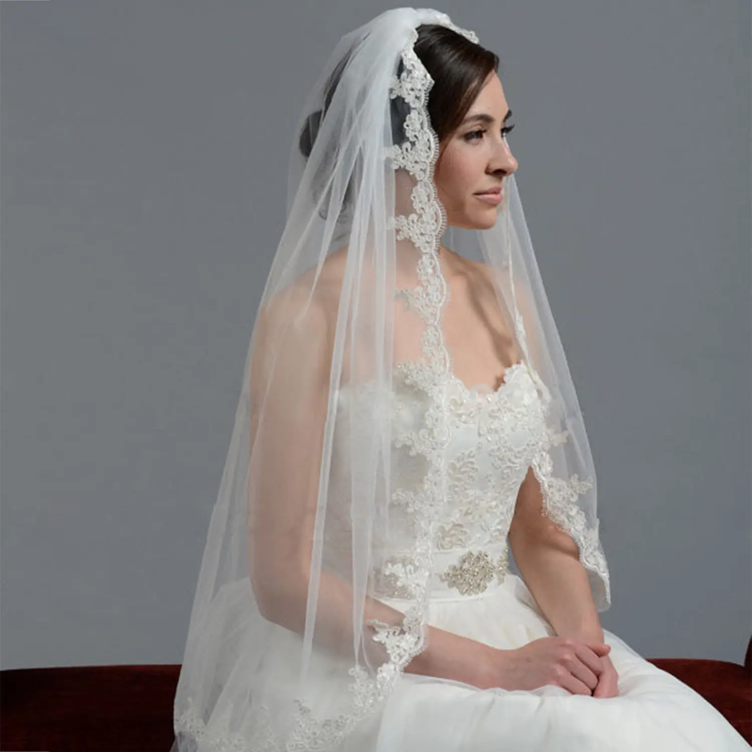 White Ivory One Layer Fingertip Bridal Veil Lace Edge Wedding Veils with Comb vail velos de novia
White Ivory One Layer Fingertip Bridal Veil Lace Edge Wedding Veils with Comb vail velos de novia