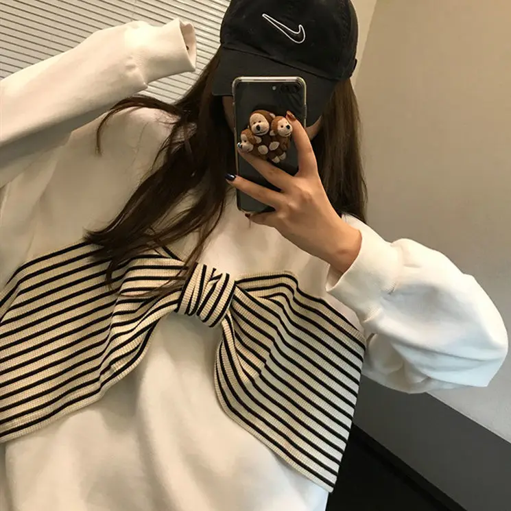 2021 plus velvet thick black and white striped bow sweater long-sleeved design niche round neck loose top
2021 plus velvet thick black and white striped bow sweater long-sleeved design niche round neck loose top