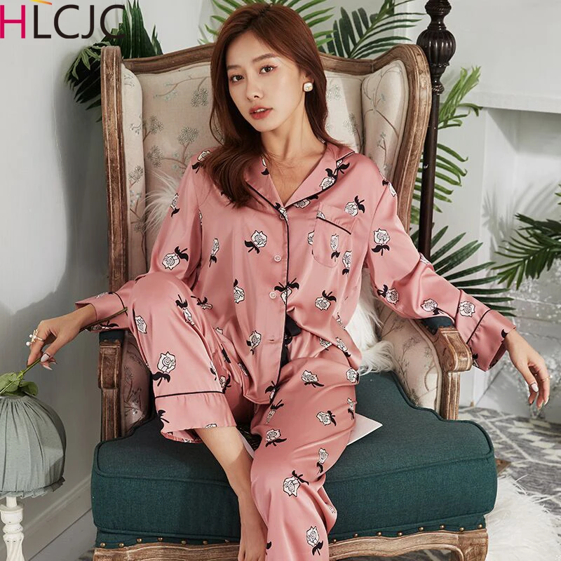 New Design Rose Comics Women Sleepwear Satin Pajamas Sets Long Sleeve Autumn Sleepwear Faux Silk Pajamas Suit Female Homewear
New Design Rose Comics Women Sleepwear Satin Pajamas Sets Long Sleeve Autumn Sleepwear Faux Silk Pajamas Suit Female Homewear