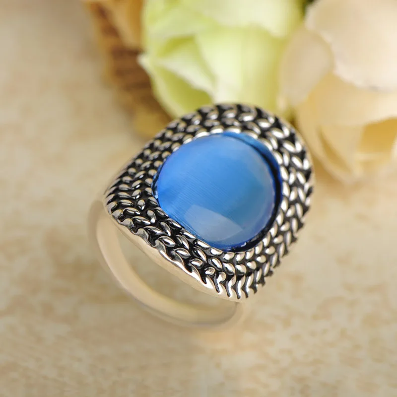 Blucome Retro Style Large Wide Ring Antique Gold Color Simulated Opal Rings Women Party Wedding Banquet Accessories Best Gifts
Blucome Retro Style Large Wide Ring Antique Gold Color Simulated Opal Rings Women Party Wedding Banquet Accessories Best Gifts