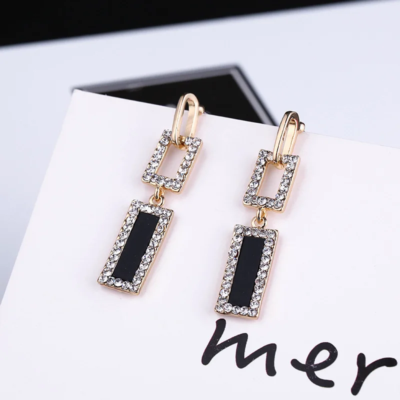 925 Korean Fashion Diamond Studded Black Geometric Rectangular Triangular Chain Rhinestone Earrings
925 Korean Fashion Diamond Studded Black Geometric Rectangular Triangular Chain Rhinestone Earrings