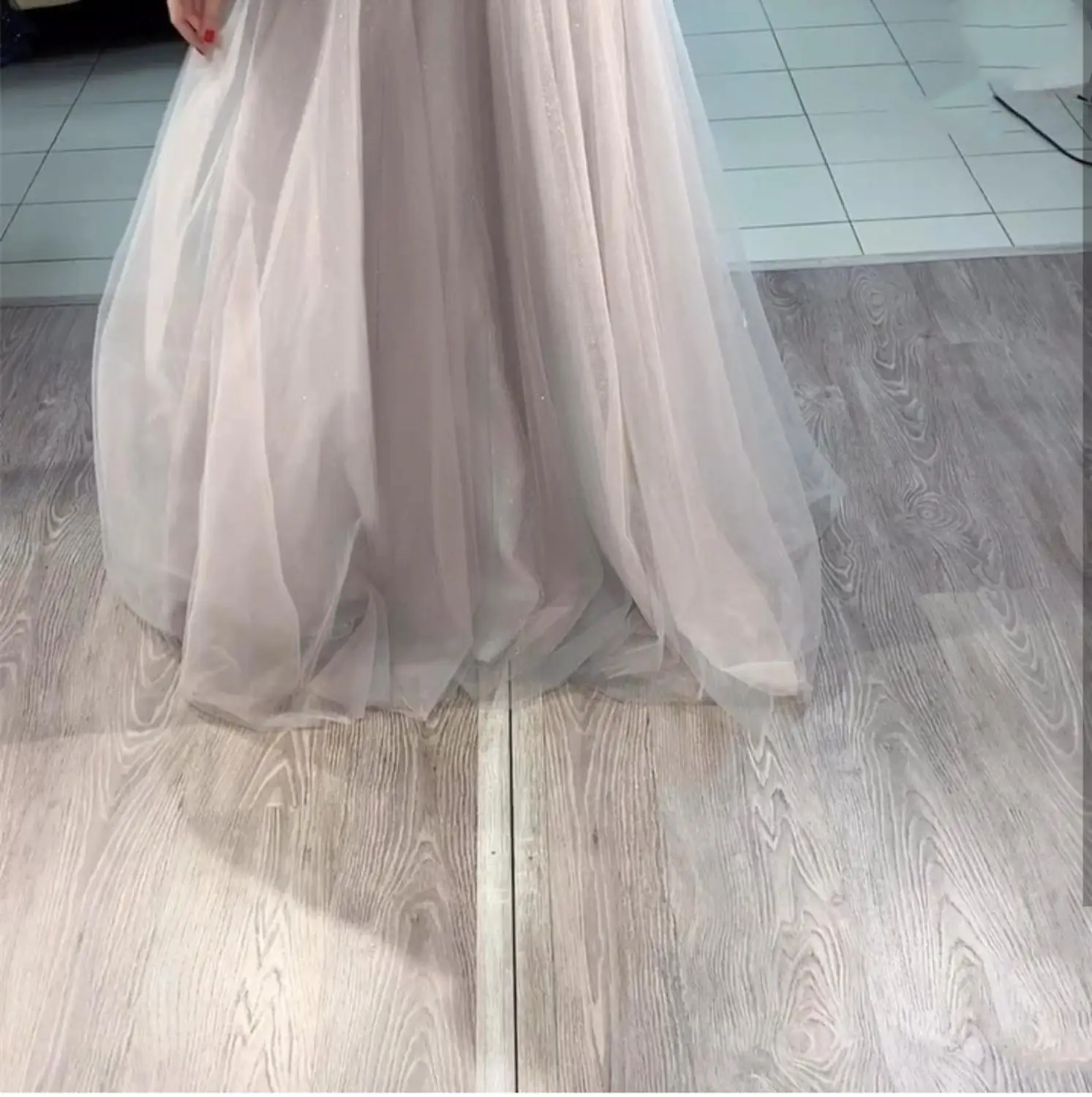 2020 a-line prom dress lace appliques long sleeve tulle charming formal gowns vestido de graduacion cortos gorgeous women party
2020 a-line prom dress lace appliques long sleeve tulle charming formal gowns vestido de graduacion cortos gorgeous women party