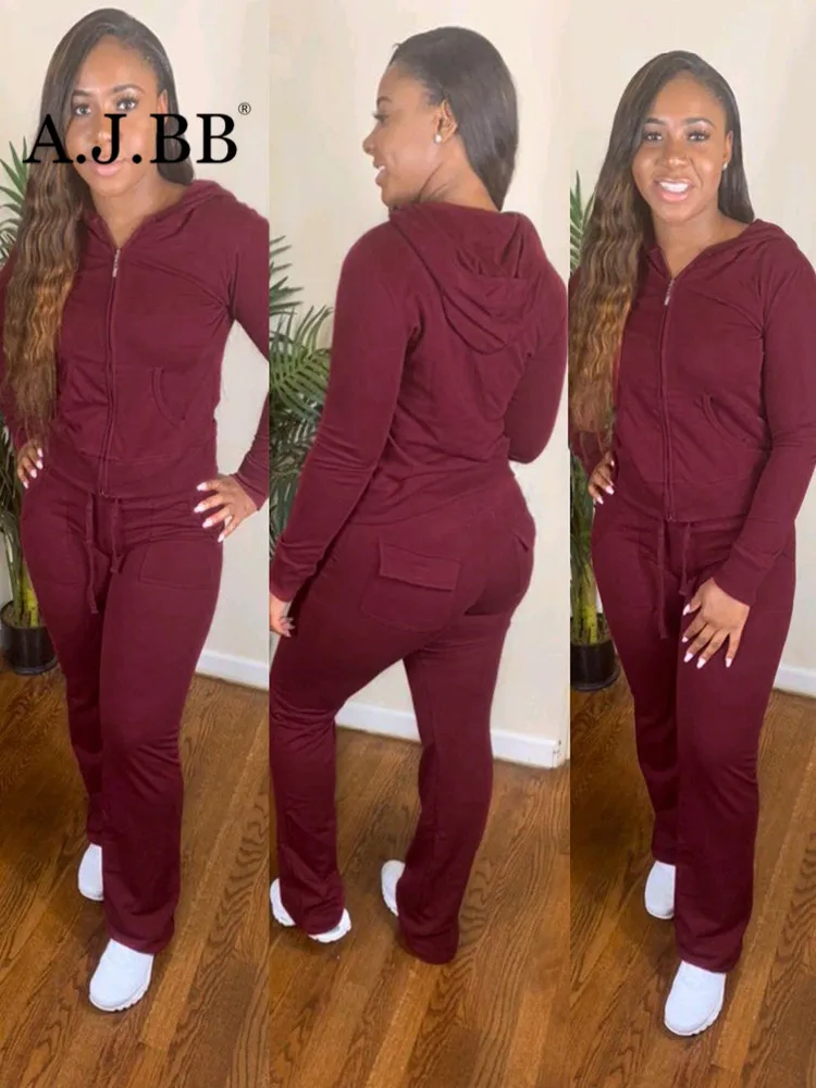 European casual solid color fashion sports suit loose V-neck zipper long sleeve coat and trousers women's two-piece set
European casual solid color fashion sports suit loose V-neck zipper long sleeve coat and trousers women's two-piece set