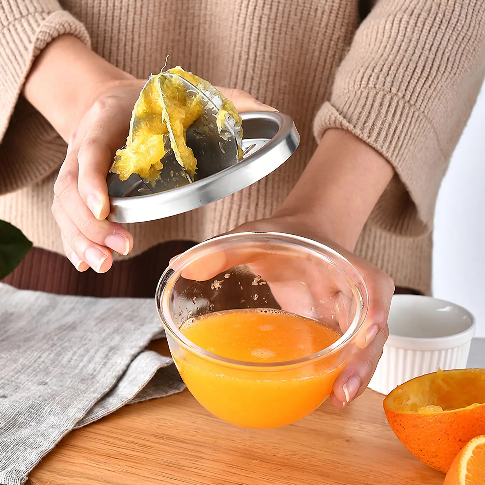 Portable Mini Manual Juicer Extractor Press Orange Lemon Multifunctional Manual Fruit grinder Kitchen Tool
Portable Mini Manual Juicer Extractor Press Orange Lemon Multifunctional Manual Fruit grinder Kitchen Tool