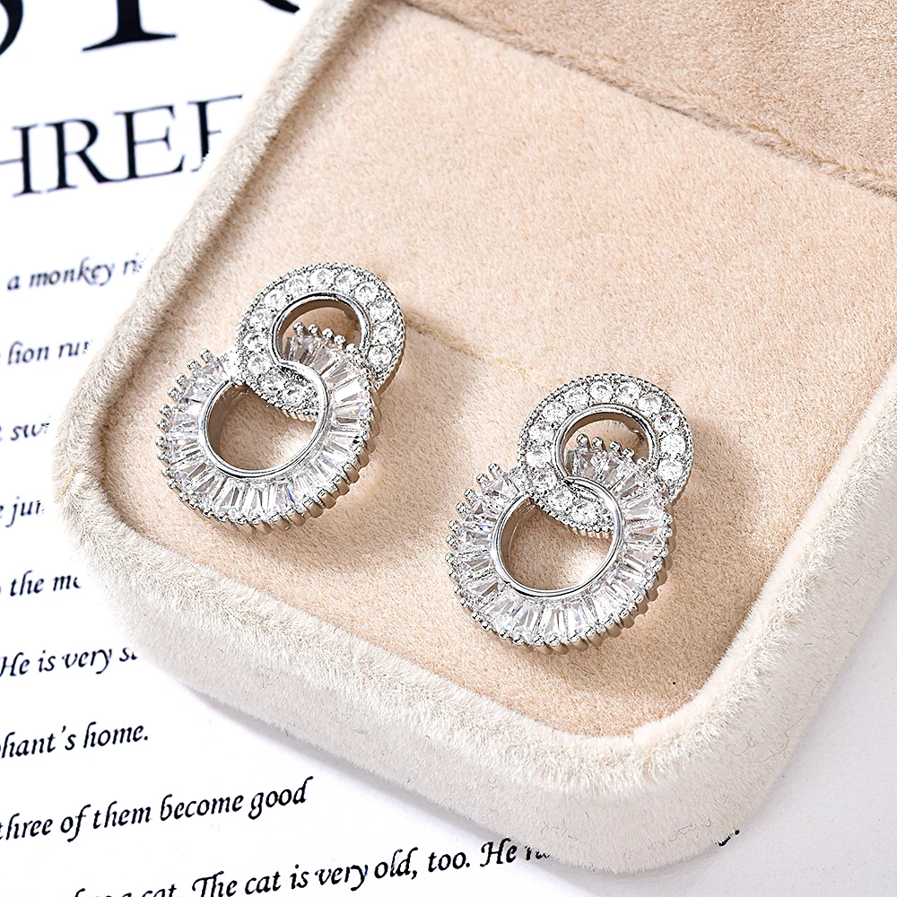 2020 New Fashion Dangle Earrings for Women Korean Personality Circle Crystal Dangle Earring Wedding Jewelry Drop Earrings 
2020 New Fashion Dangle Earrings for Women Korean Personality Circle Crystal Dangle Earring Wedding Jewelry Drop Earrings