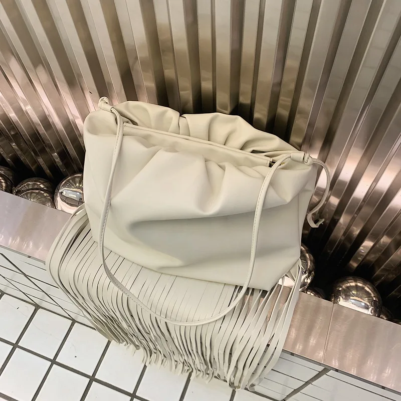 womens hands red small women's autumn and winter 2021 new fashion pure color pleated messenger tassel shoulder bag purses
womens hands red small women's autumn and winter 2021 new fashion pure color pleated messenger tassel shoulder bag purses