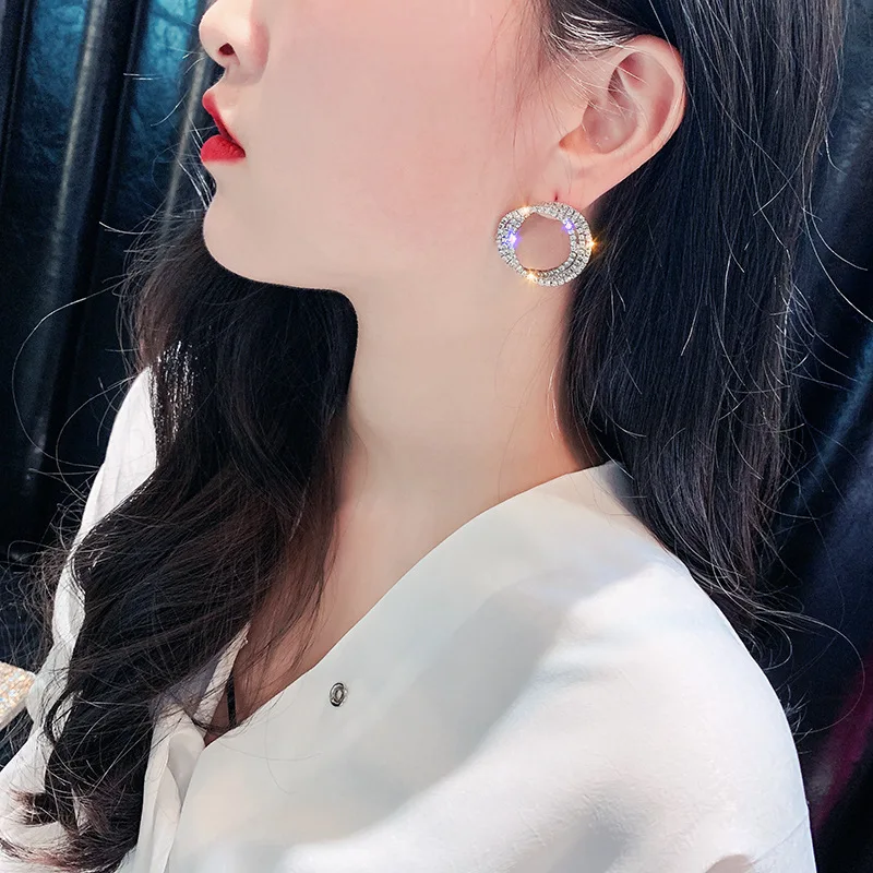 Fashion Korean Style Small Circle Stud Earrings Luxury Gold Silver Color Rhinestone Earring Women Weddings Party Jewelry
Fashion Korean Style Small Circle Stud Earrings Luxury Gold Silver Color Rhinestone Earring Women Weddings Party Jewelry