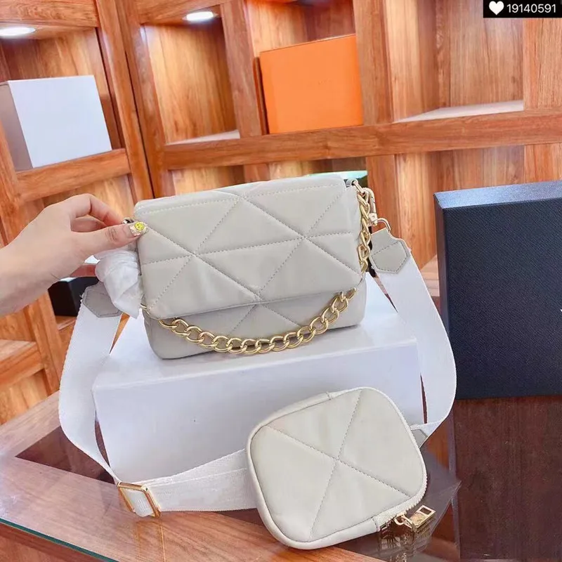 Triangle Lattice Chain Double Shoulder Straps Head Layer Cowhide Mother Messenger Bag Single Shoulder Crossbody Female Wandering 
Triangle Lattice Chain Double Shoulder Straps Head Layer Cowhide Mother Messenger Bag Single Shoulder Crossbody Female Wandering