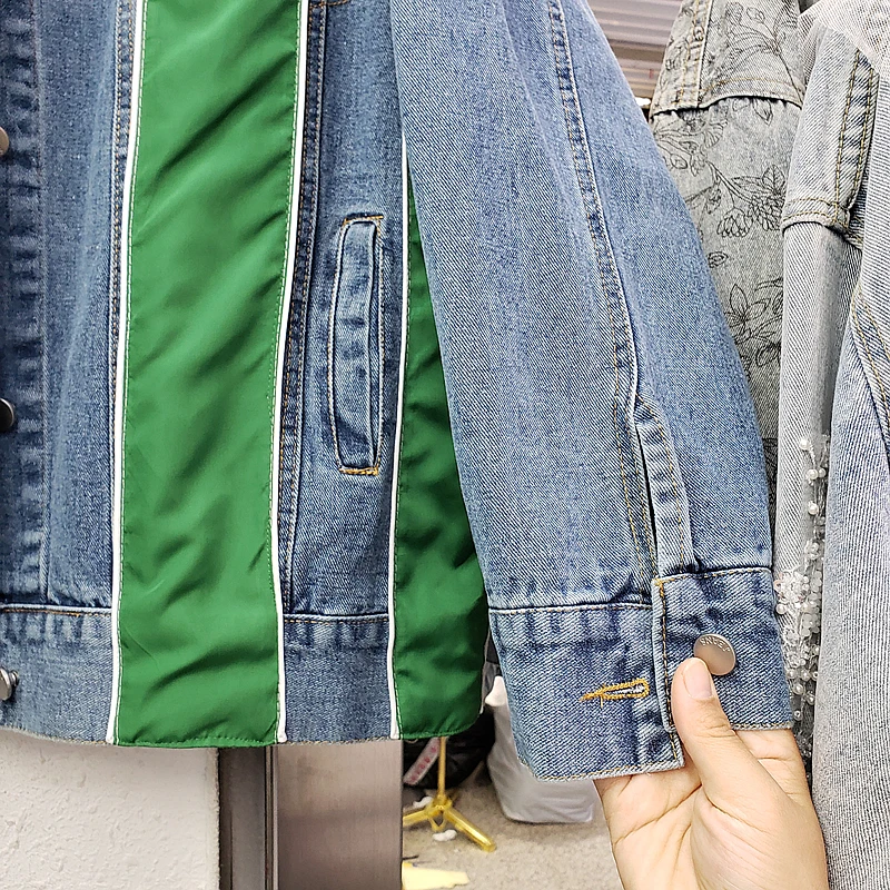 2021 European Style Denim Coat Spring Loose Tops Patched Colorful Strip Trendy Girls Streetwear Blue Jean Jacket Women 
2021 European Style Denim Coat Spring Loose Tops Patched Colorful Strip Trendy Girls Streetwear Blue Jean Jacket Women