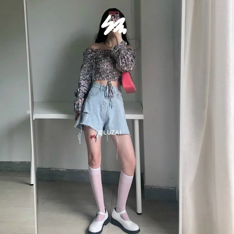 Women's summer new Korean version loose and thin versatile wide leg hot pants
Women's summer new Korean version loose and thin versatile wide leg hot pants