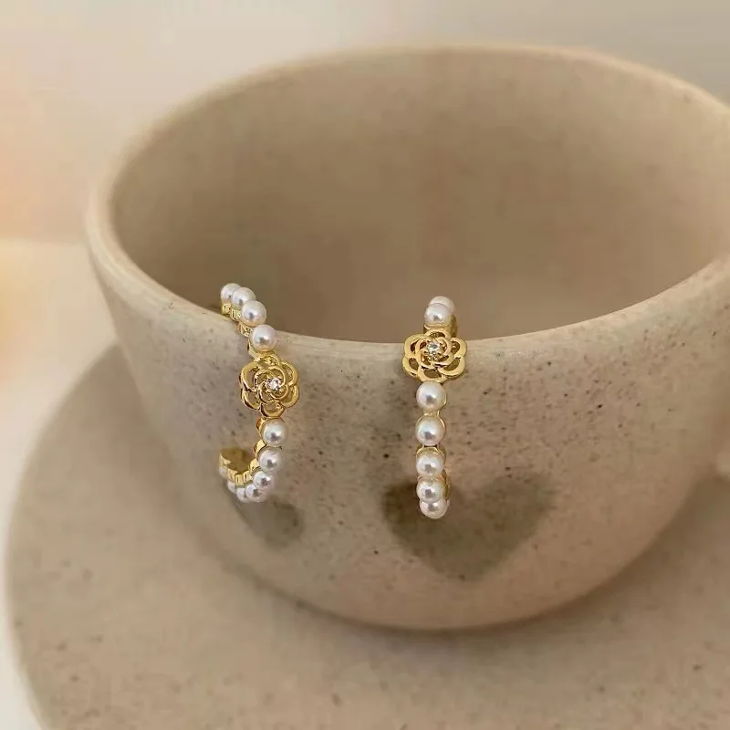 New Korean Simple Fashion Geometry Earrings Fashion Temperament Sweet Pearl Flower Earrings Female Party Jewelry Gift
New Korean Simple Fashion Geometry Earrings Fashion Temperament Sweet Pearl Flower Earrings Female Party Jewelry Gift