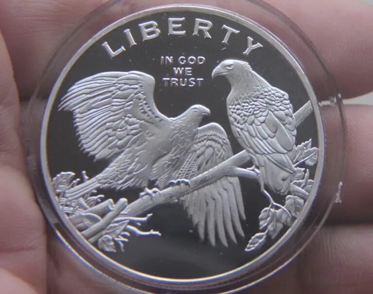 Silver Plated American Bald Eagle Commemorative Coin Badge Embossed Plated Coins Collectibles Art Souvenir Gifts
Silver Plated American Bald Eagle Commemorative Coin Badge Embossed Plated Coins Collectibles Art Souvenir Gifts
