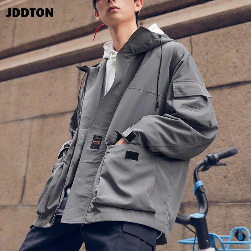 JDDTON New Men's Hoodies Jackets Mulit Pockets Letter Printing Hooded Windbreaker Casual Outwear Loose Hip Hop Male Coats JE305
JDDTON New Men's Hoodies Jackets Mulit Pockets Letter Printing Hooded Windbreaker Casual Outwear Loose Hip Hop Male Coats JE305