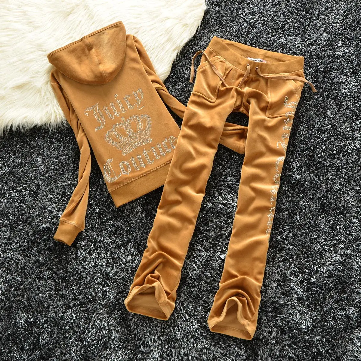 Spring/Fall 2021 Women's Brand Velvet Fabric Tracksuits Velour Suit Women Track Suit Hoodies And Pants fat sister sportswear
Spring/Fall 2021 Women's Brand Velvet Fabric Tracksuits Velour Suit Women Track Suit Hoodies And Pants fat sister sportswear