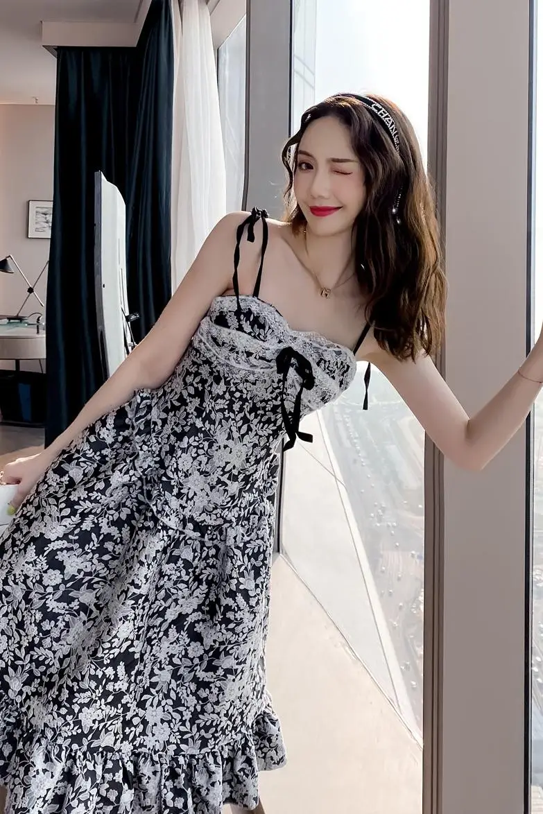 COIGARSAM French Style Lace Women dress Spaghetti Strap High Waist Dresses Black 6680
COIGARSAM French Style Lace Women dress Spaghetti Strap High Waist Dresses Black 6680
