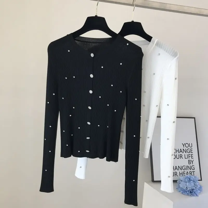 Popular Black and White Knitwear for Women 2021 Spring New Slim Fit Slimming Underwear Sweater Diamond Knitted Tops
Popular Black and White Knitwear for Women 2021 Spring New Slim Fit Slimming Underwear Sweater Diamond Knitted Tops