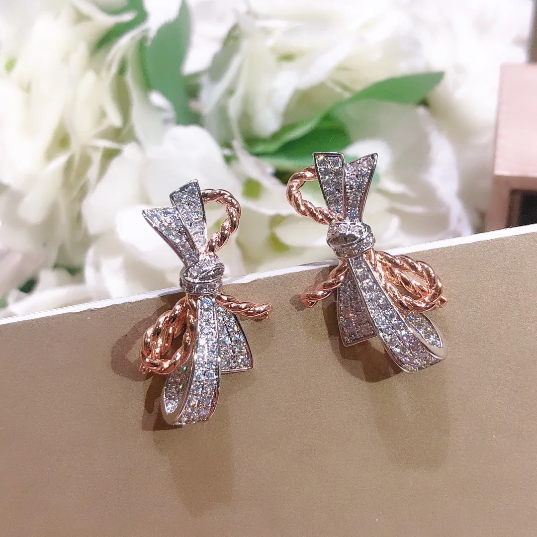 18k Real Gold Luxury Eardrop Exquisite Bow-Knot Zircon Anti-allergy Top Quality Stud Earring Circle Jewelry Pendant Gift
18k Real Gold Luxury Eardrop Exquisite Bow-Knot Zircon Anti-allergy Top Quality Stud Earring Circle Jewelry Pendant Gift