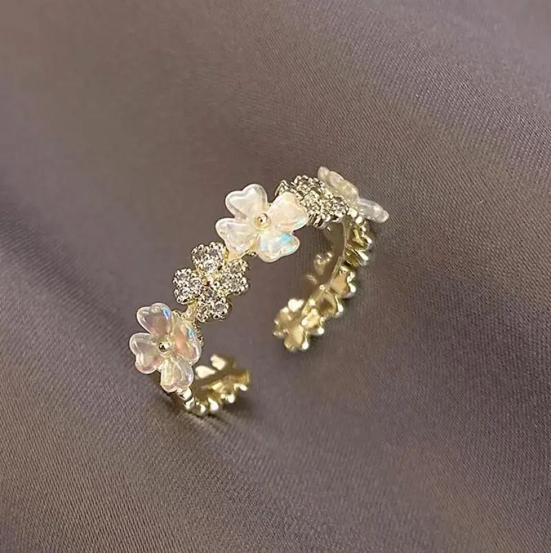 XIAOBOACC Zircon Flower Ring Adjustable Luxury Fashion Open Ring Korean Temperament Ring Ins Jewelry for Women Wholesale
XIAOBOACC Zircon Flower Ring Adjustable Luxury Fashion Open Ring Korean Temperament Ring Ins Jewelry for Women Wholesale
