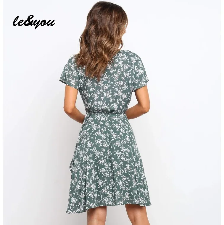 2021 Summer New Women Casual Party Sexy Vintage Beach Elegant Mid-waist V-neck Printed Short-sleeved Dress women
2021 Summer New Women Casual Party Sexy Vintage Beach Elegant Mid-waist V-neck Printed Short-sleeved Dress women