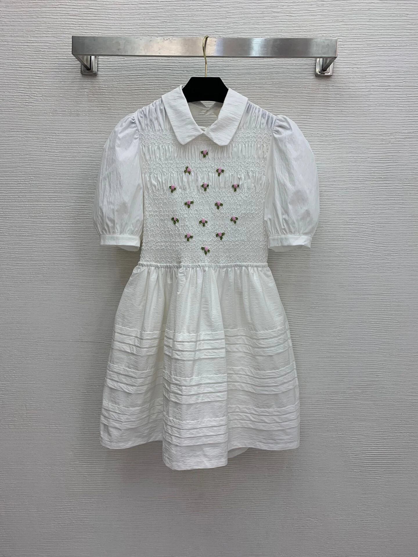 High Quality Luxury Women Summer New Sweet Doll Collar Three-dimensional Flower Decoration Bubble Sleeve Open Back Lace Dress
High Quality Luxury Women Summer New Sweet Doll Collar Three-dimensional Flower Decoration Bubble Sleeve Open Back Lace Dress