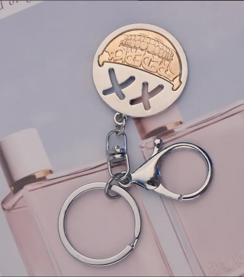 Creative Smiling Face Keychain Cool Tide Fashion Metal Bag Accessories Car Key Pendant Couple's Charm Keyring Jewelry Fine Gift
Creative Smiling Face Keychain Cool Tide Fashion Metal Bag Accessories Car Key Pendant Couple's Charm Keyring Jewelry Fine Gift