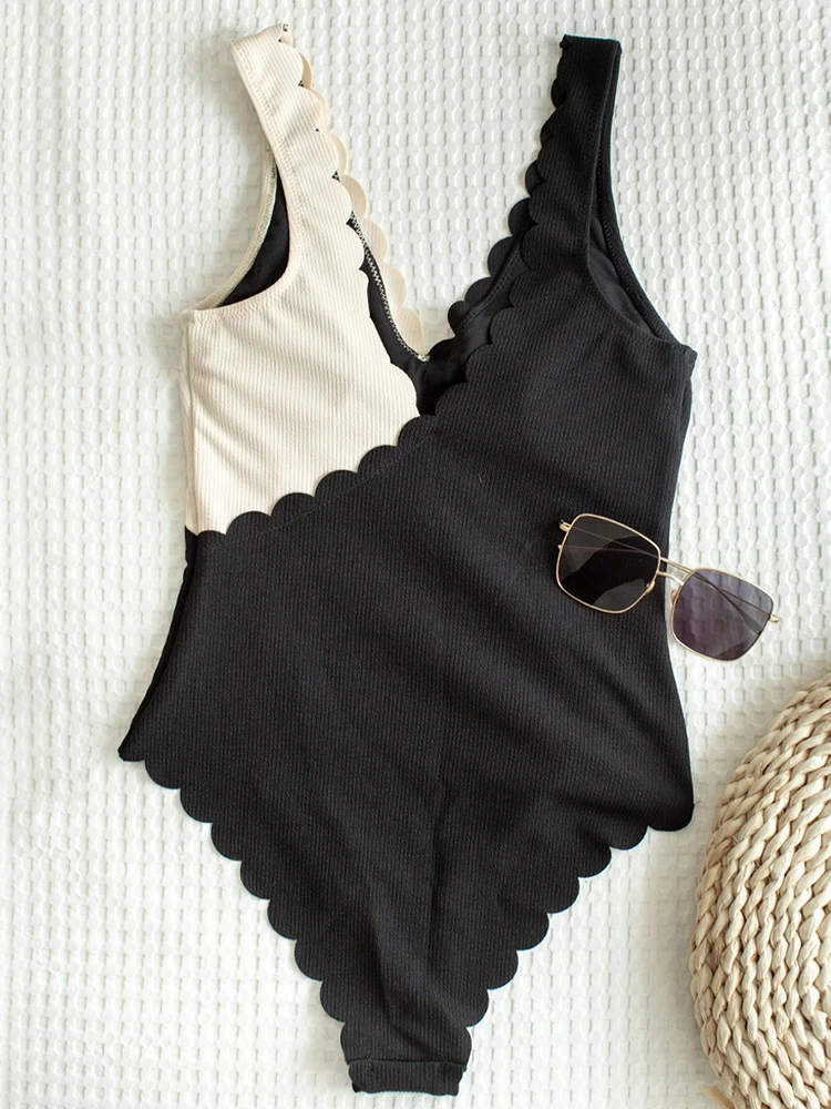 Patchwork Lace One Piece Swimsuit 2020 New Arrival Padded Bra Deep V-Neck Sexy Swimwear Women Bathing Suit Monokini 
Patchwork Lace One Piece Swimsuit 2020 New Arrival Padded Bra Deep V-Neck Sexy Swimwear Women Bathing Suit Monokini