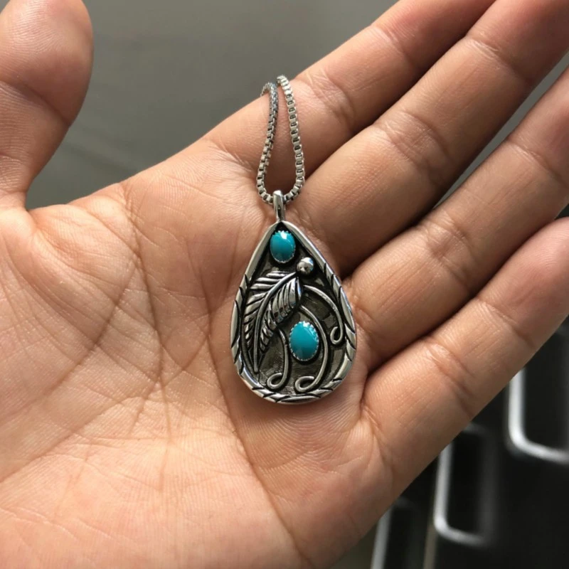New fashion retro style black feather pendant for friends' birthday special characteristics
New fashion retro style black feather pendant for friends' birthday special characteristics