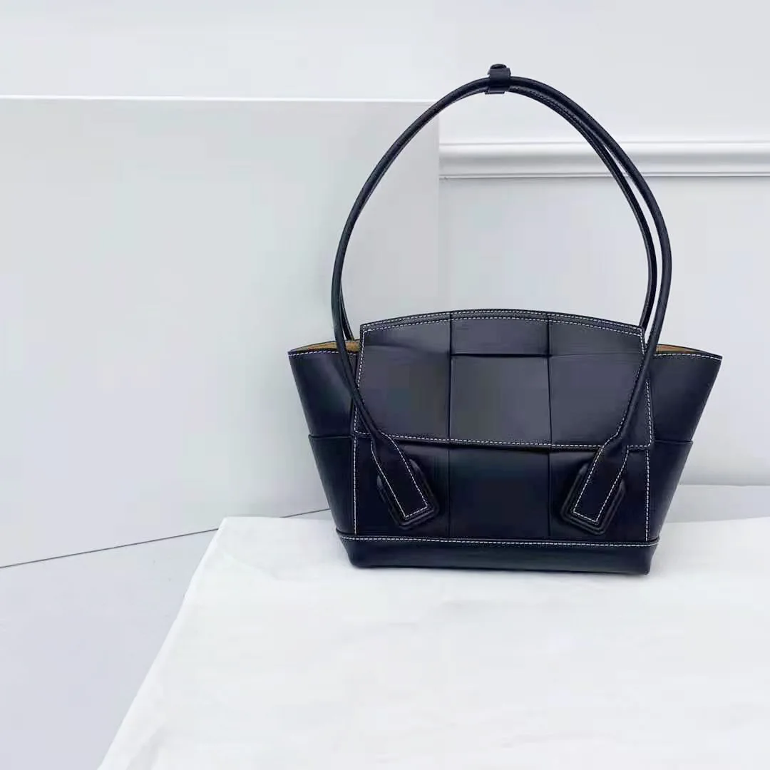 Ladies bag spring 2021 new lychee pattern cowhide woven crossbow bag crossbody bag wing bag shoulder diagonal portable mini bag
Ladies bag spring 2021 new lychee pattern cowhide woven crossbow bag crossbody bag wing bag shoulder diagonal portable mini bag