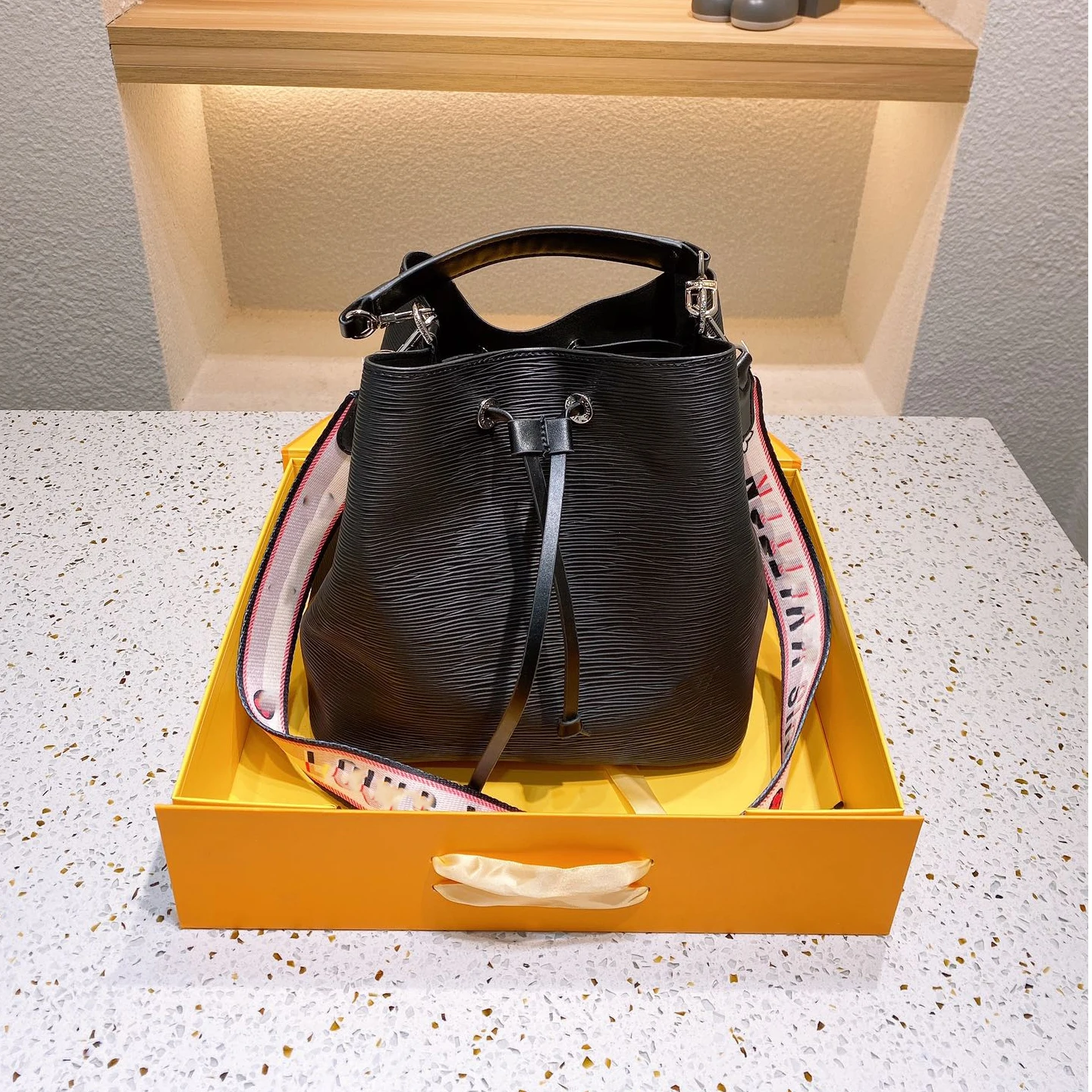 2021 Famous Brand Crossbody Purses Luxury Designer Bucket Bag Multicolor Mini Wallet Shoulder Bag for Women
2021 Famous Brand Crossbody Purses Luxury Designer Bucket Bag Multicolor Mini Wallet Shoulder Bag for Women