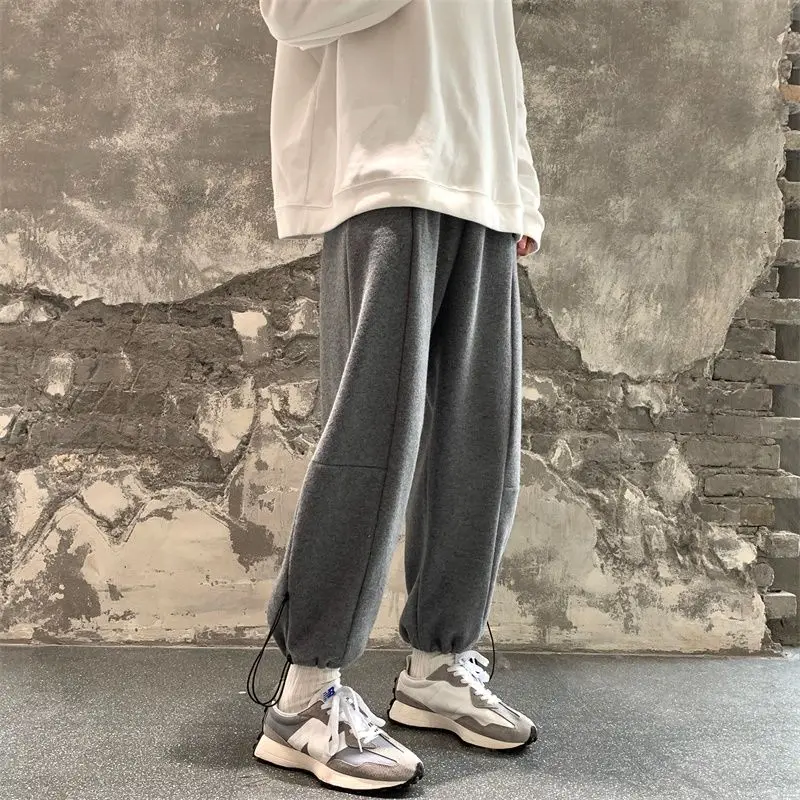 Men's trousers 2021 spring and winter new slim solid color trend plus fleece trousers trousers loose casual young men's clothing
Men's trousers 2021 spring and winter new slim solid color trend plus fleece trousers trousers loose casual young men's clothing