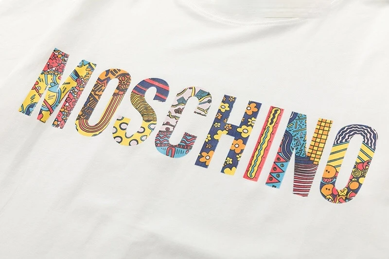 2020 Moschino T-Shirt Letter Women T-Shirts Short Sleeve Tops MOSCHINO O-Neck Shirt for Women and Men Couples Lovers
2020 Moschino T-Shirt Letter Women T-Shirts Short Sleeve Tops MOSCHINO O-Neck Shirt for Women and Men Couples Lovers
