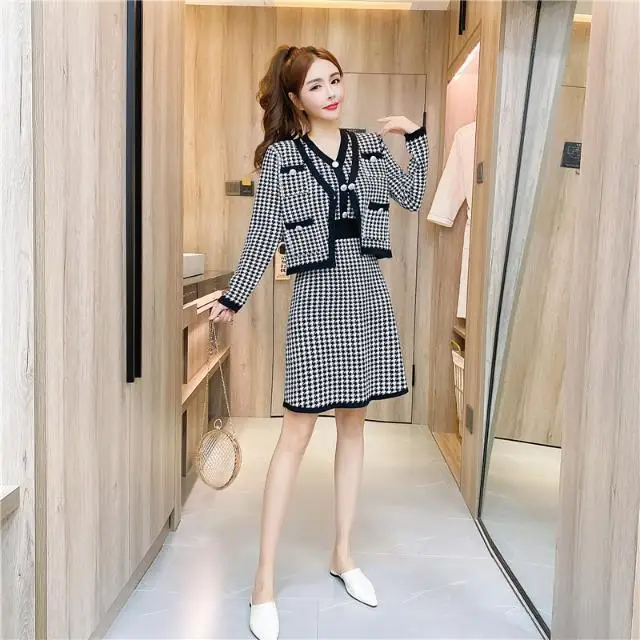 Fashion Suit Female Vibrato Net Red Autumn 2021 New Net Red Houndstooth Knitted Jacket Bottoming Dress Suit
Fashion Suit Female Vibrato Net Red Autumn 2021 New Net Red Houndstooth Knitted Jacket Bottoming Dress Suit
