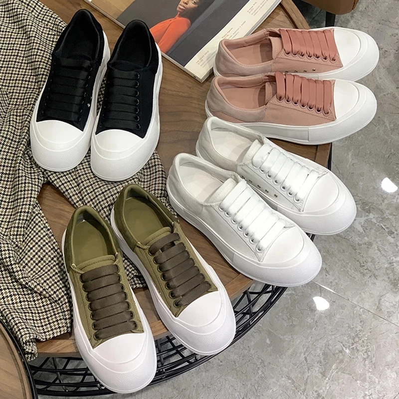 Fashion all-match flat-soled canvas shoes for men and women, spring 2021 new thick-soled lace-up white sneakers
Fashion all-match flat-soled canvas shoes for men and women, spring 2021 new thick-soled lace-up white sneakers