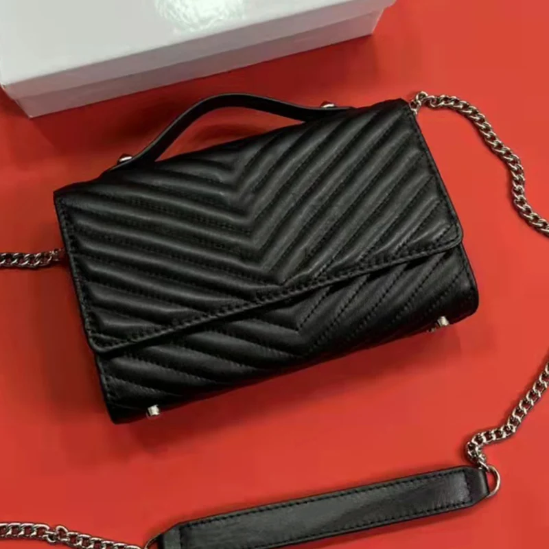Design retro geometric stitching multifunctional large-capacity handbag ladies new fashion all-match diagonal shoulder bag
Design retro geometric stitching multifunctional large-capacity handbag ladies new fashion all-match diagonal shoulder bag
