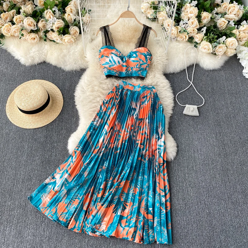 Sexy Holiday Style Lace Spaghetti Strap Bra Top and Floral Prints Pleated Long Skirt Casual Top and Skirt Set
Sexy Holiday Style Lace Spaghetti Strap Bra Top and Floral Prints Pleated Long Skirt Casual Top and Skirt Set