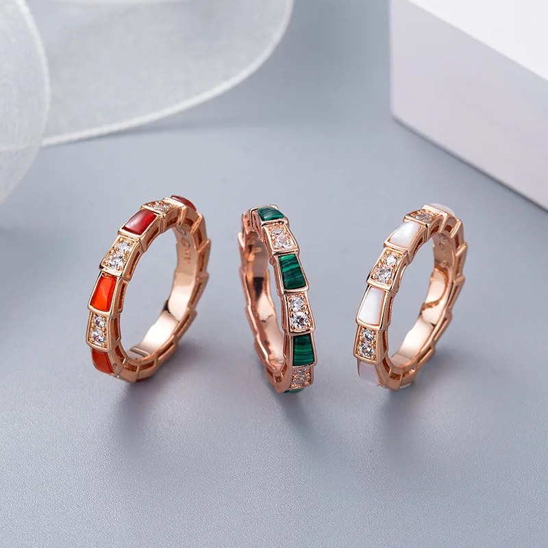 

Premium jewelry 1:1 Logo Roman Rose Gold Color Shining Green Stone Fritillaria Agate Snake Bone Ring Woman Bv Fashion Brand Gift