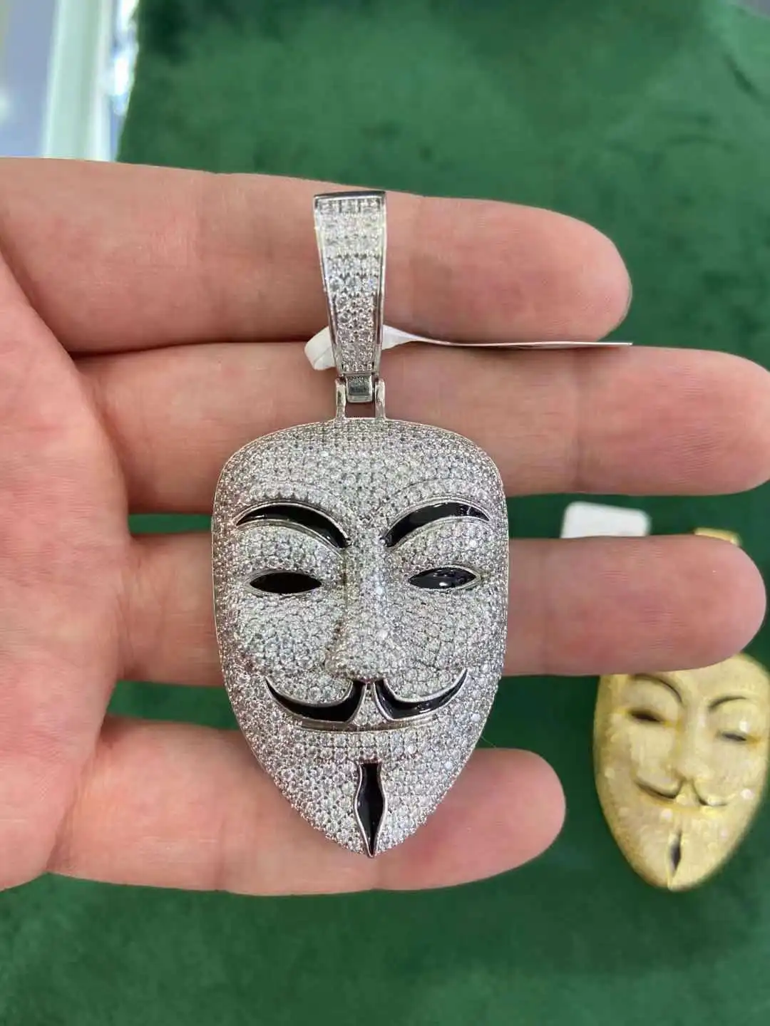 Cubic Zircon V For Vendetta Pendant Necklace For Men Jewelry Crystal Cuban Chain Anonymous Hacker Mask Charm Choker
Cubic Zircon V For Vendetta Pendant Necklace For Men Jewelry Crystal Cuban Chain Anonymous Hacker Mask Charm Choker