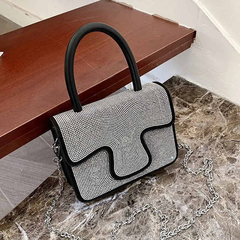 High Quality Hand Ladies Portable Rhinestone Small Bag 2021 New Trend Fashion One-shoulder Small Square Bag Chain Messenger Bag
High Quality Hand Ladies Portable Rhinestone Small Bag 2021 New Trend Fashion One-shoulder Small Square Bag Chain Messenger Bag