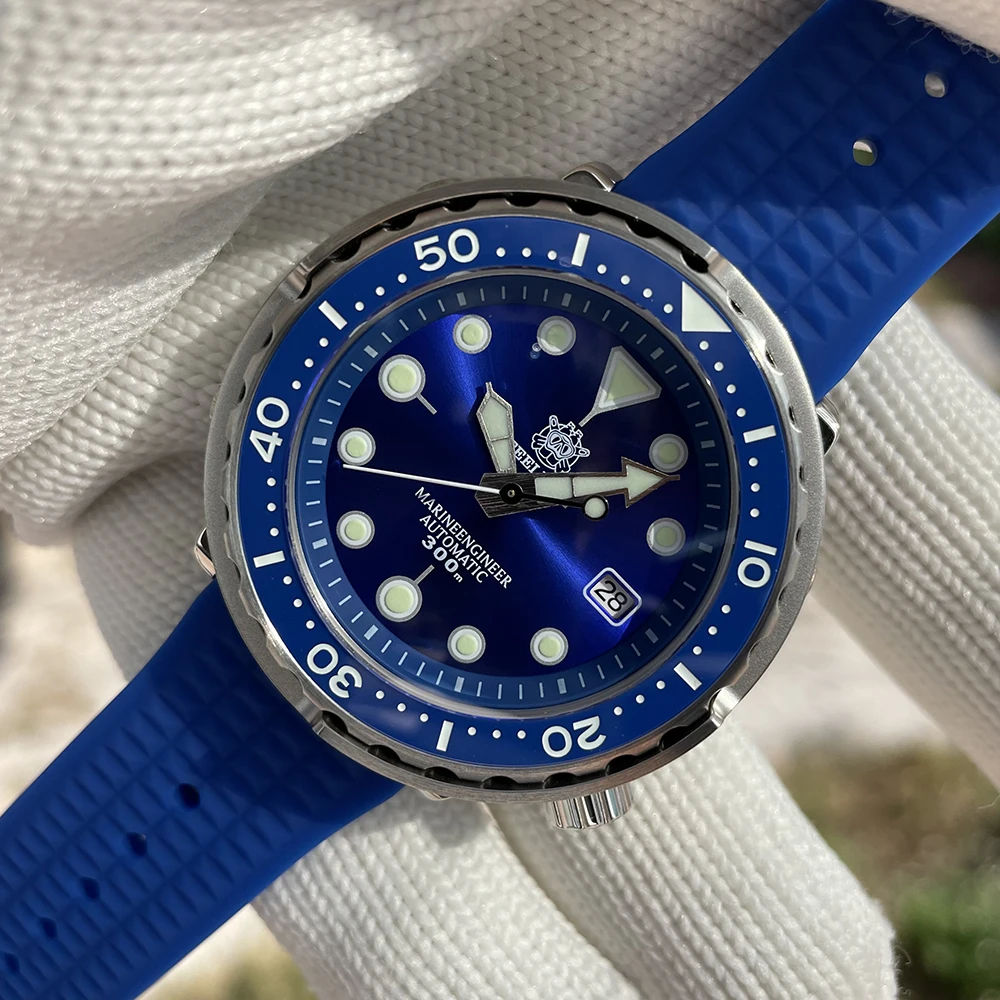 STEELDIVE Design SD1975 Tuna Diver Watch Swiss Luminous Dial Ceramic Bezel 300M Waterproof NH35 Men's Classic Wristwatch Fashion
STEELDIVE Design SD1975 Tuna Diver Watch Swiss Luminous Dial Ceramic Bezel 300M Waterproof NH35 Men's Classic Wristwatch Fashion