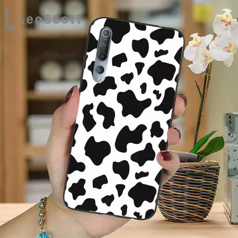 White Black Cow Symbol Pattern Phone Case For Xiaomi Redmi 7 8 9t a3Pro 9se k20 mi8 max3 lite 9 note 9s 10 pro
White Black Cow Symbol Pattern Phone Case For Xiaomi Redmi 7 8 9t a3Pro 9se k20 mi8 max3 lite 9 note 9s 10 pro