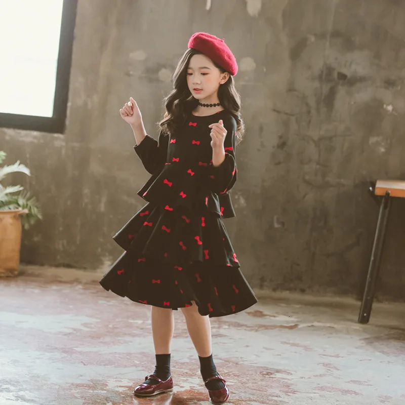 New autumn and winter 2019 baby princess dress layered girl dress velvet embroidered bow children's fashion dress
New autumn and winter 2019 baby princess dress layered girl dress velvet embroidered bow children's fashion dress