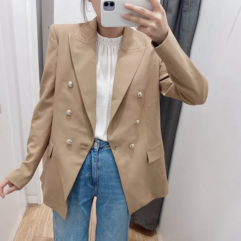 women buttoned blazer Long sleeve blazer lapel collar defined shoulders flap pockets vent double-breasted metal button camel
women buttoned blazer Long sleeve blazer lapel collar defined shoulders flap pockets vent double-breasted metal button camel